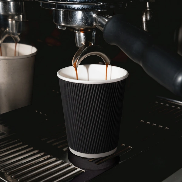 10oz black ripple wall paper cup in use 10oz black ripple wall paper cup in use